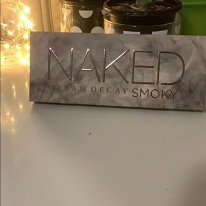 Urban Decay Smoky eyeshadow palette